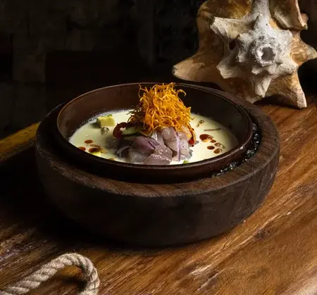 Ceviche gourmet servido en Chambao Los Cabos