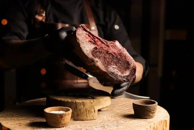 carne añejada por 28 días en Chambao Cancún