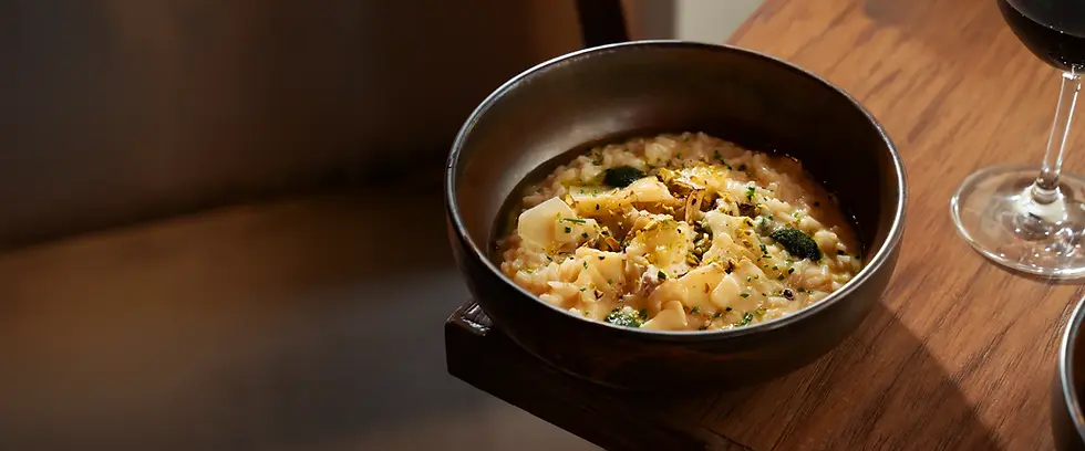 Plato de risotto servido en un bowl para Lunch menu de Chambao Madrid